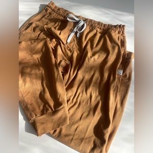 Vuori performance jogger, medium. Discontinued mustard color.